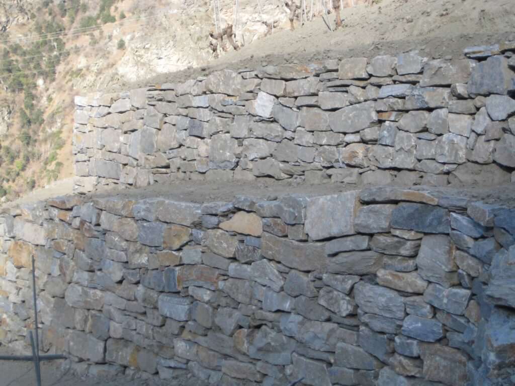 Sanierung Trockensteinmauern